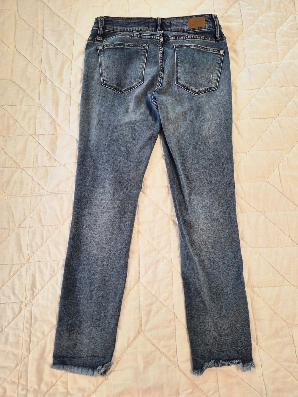 Judy Blue Skinny Fit Distressed Jeans- Size 7/28 - Picture 2 of 8